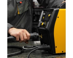 Аппарат инвертор. полуавтомат. cварки IMIG-185SDR, 180 А, ПВ 60%, катушка 5 кг Denzel-foto24