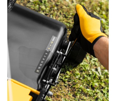 Скарификатор-аэратор бензиновый SAG-400, 212 см3, -15/+10 мм, 40 см Denzel