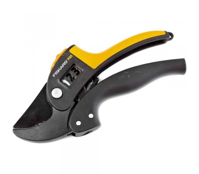Секатор FISKARS контактный PowerStep P83 Секатор FISKARS контактный PowerStep P83